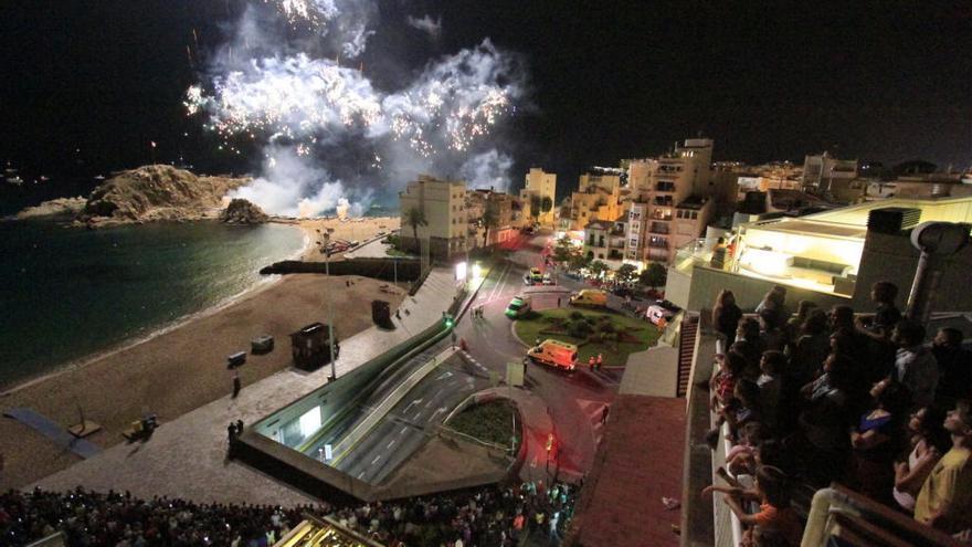 L&#039;espectacle pirotècnic de l´empresa Accitana Maria Angustias en una de les participacions al Concurs Internacional de Focs d´Artifici de Blanes