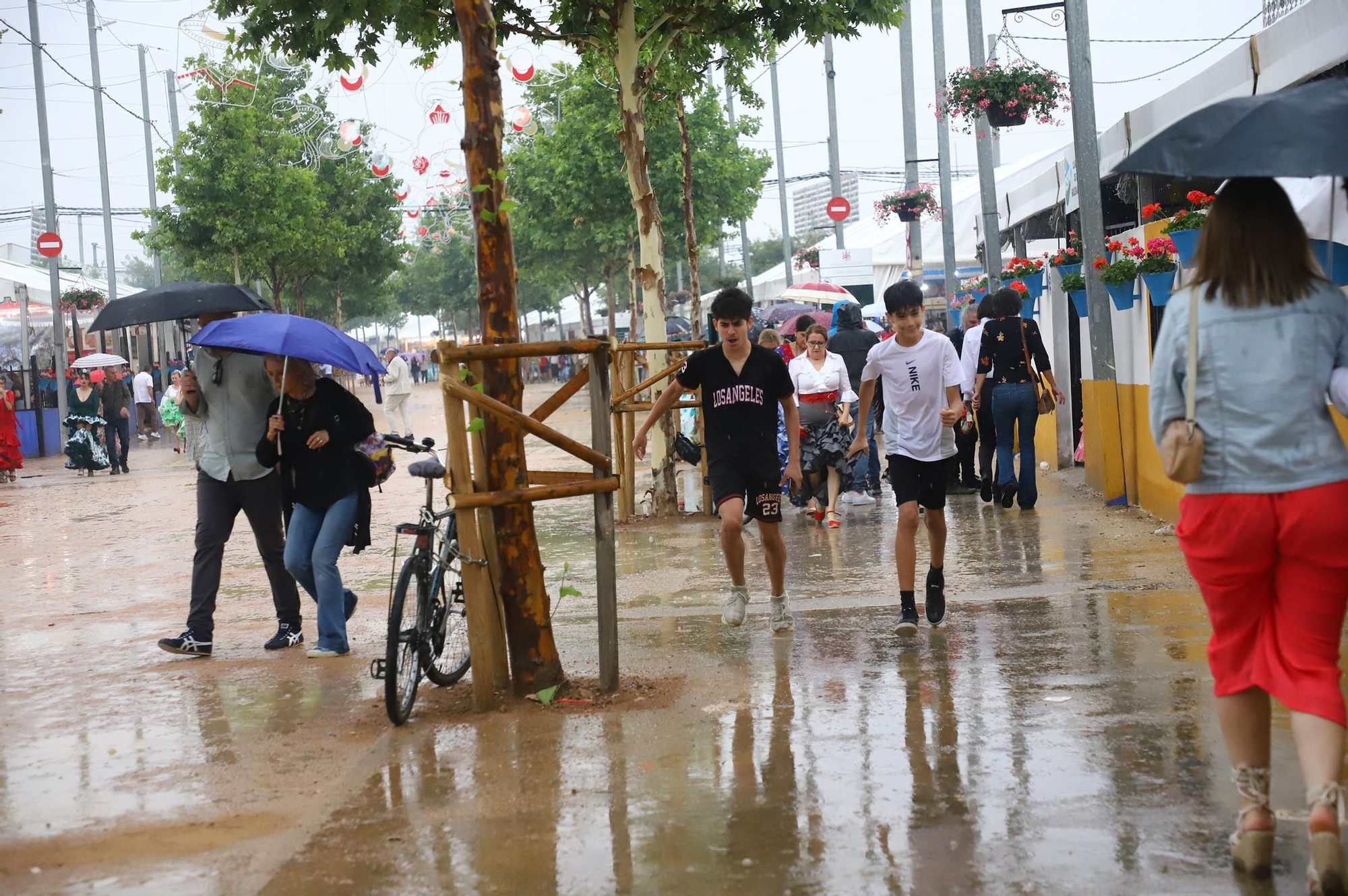 El primer día de Feria marcado por la lluvia