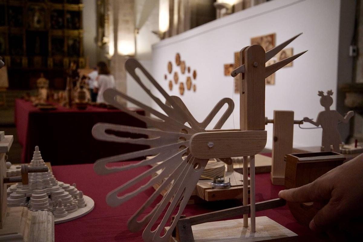 Muestra de piezas de madera en la sala de exposiciones de La Encarnación hasta el 6 de septiembre.