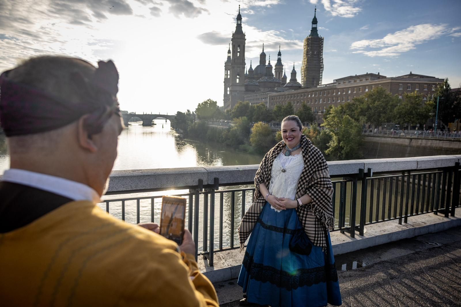En imágenes | Zaragoza vive su día grande con la Ofrenda de Flores a la Virgen del Pilar