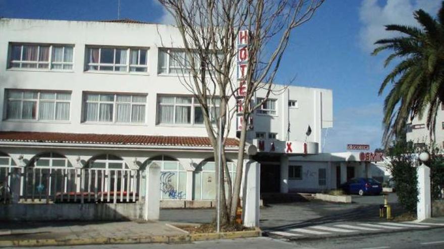 Parte del viejo hotel Maxi que da a la avenida, en Santa Cruz. / la opinión