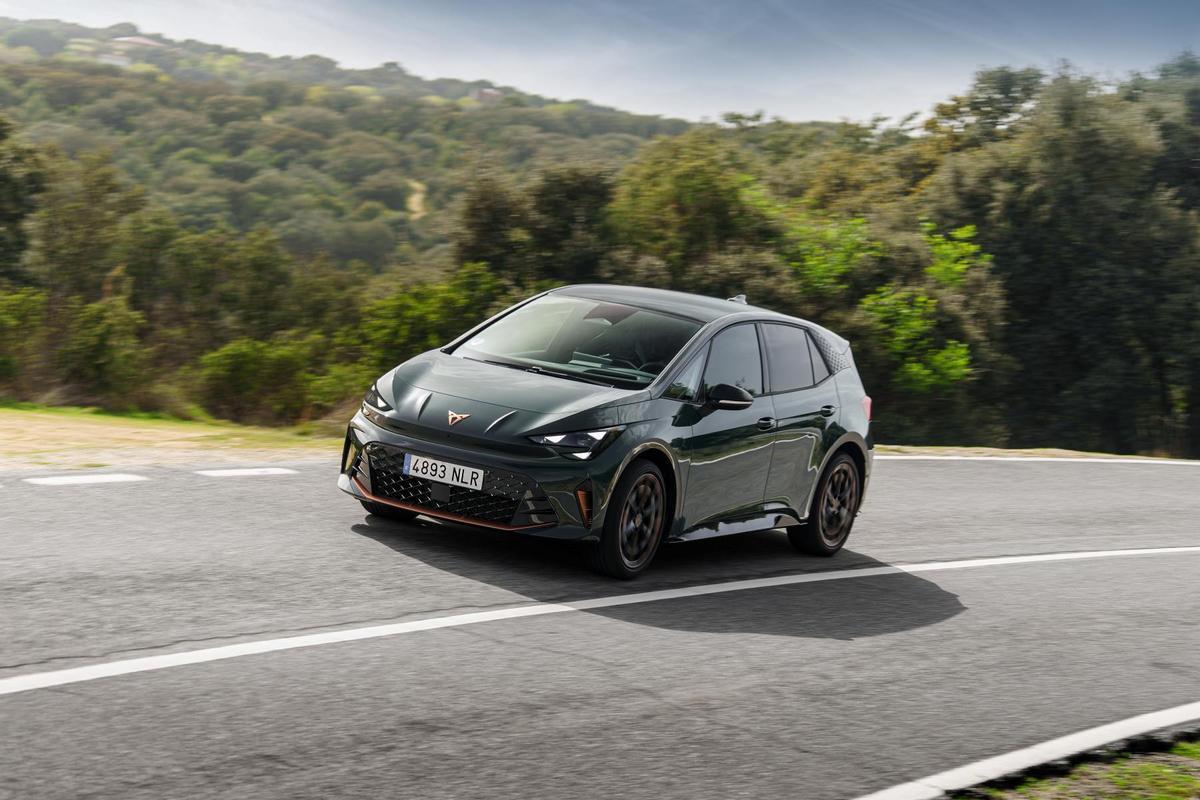 El nuevo Cupra Born VZ es ágil y dinámico.