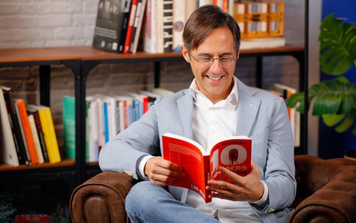 Sergio Fernández, divulgador de referencia en español en desarrollo personal, profesional y financiero, presenta 'Los 10 poderes para diseñar tu vida'.