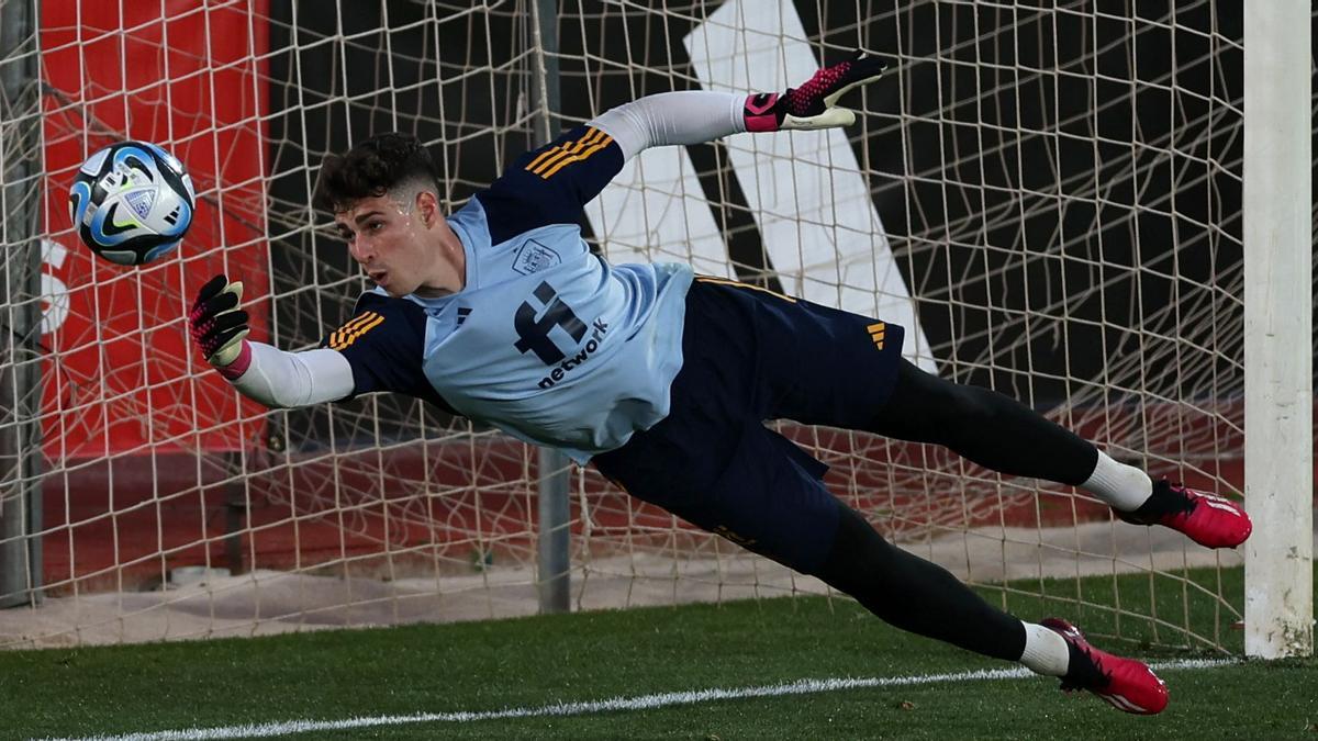 Kepa Arrizabalaga, durante un entrenamiento de la selección española