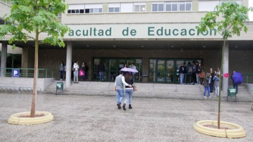 Minuto de silencio en Educación por la muerte de una alumna