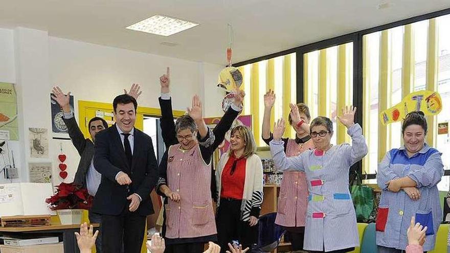 El conselleiro de Educación visita en 2015 la guardería de Barrionovo.