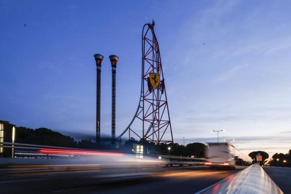 El Ferrari Land es una de las atracciones de PortAventura World cuya seguridad y mantenimiento se revisan con drones de alta precisión.