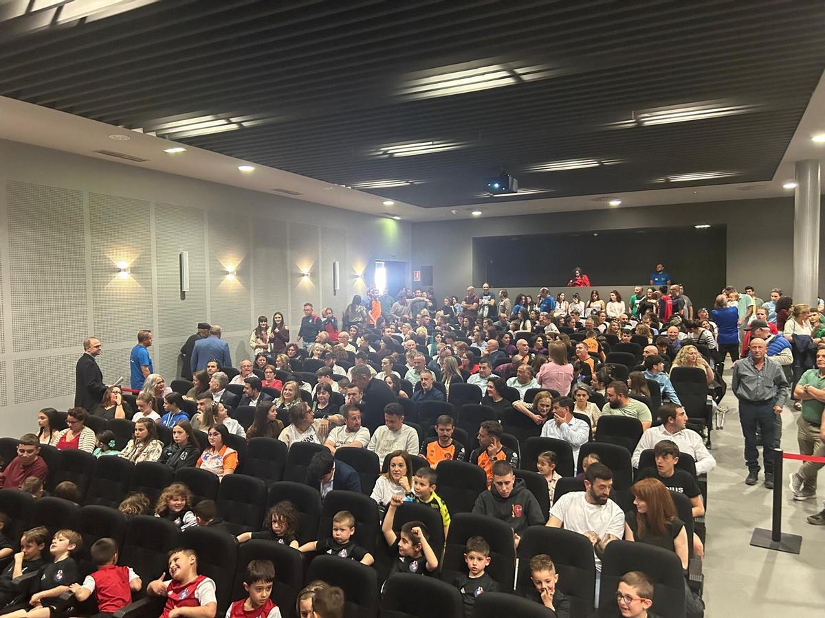 Las imágenes de los premiados en la Gala del Deporte de Llanera Las imágenes de los premiados en la Gala del Deporte de Llanera