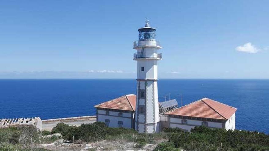 Faro de Tagomago en la actualidad. Desde alí hay 274 kilómetros en línea recta hasta Argel.