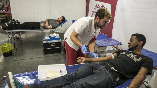 Donación de sangre en el metro de Barcelona, en el 2014.