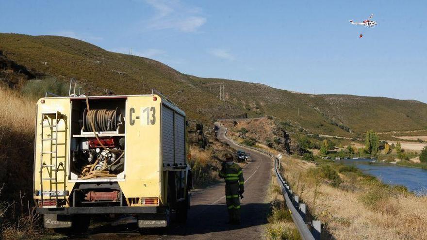 Vecinos de Almaraz recogen firmas para el arreglo de la carretera de &quot;Los Infiernos&quot;