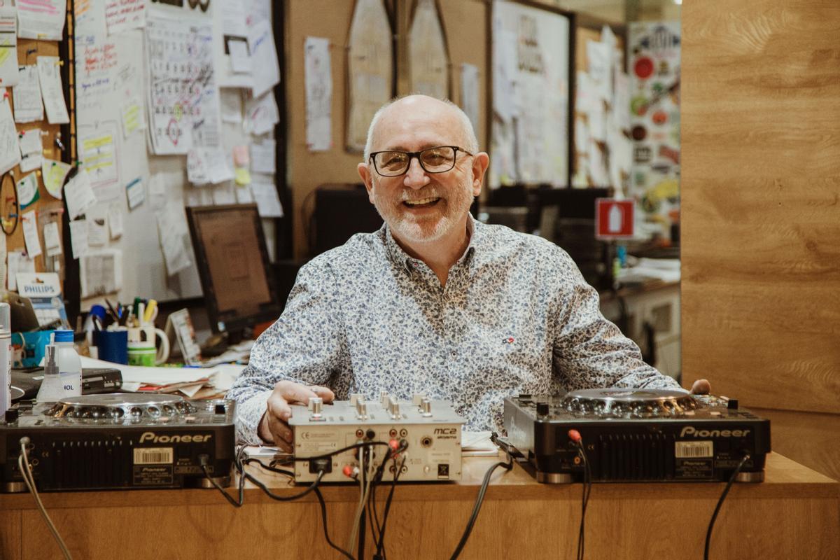 Juan Campos, DJ y propietario de la tienda Discos ¡Oh!