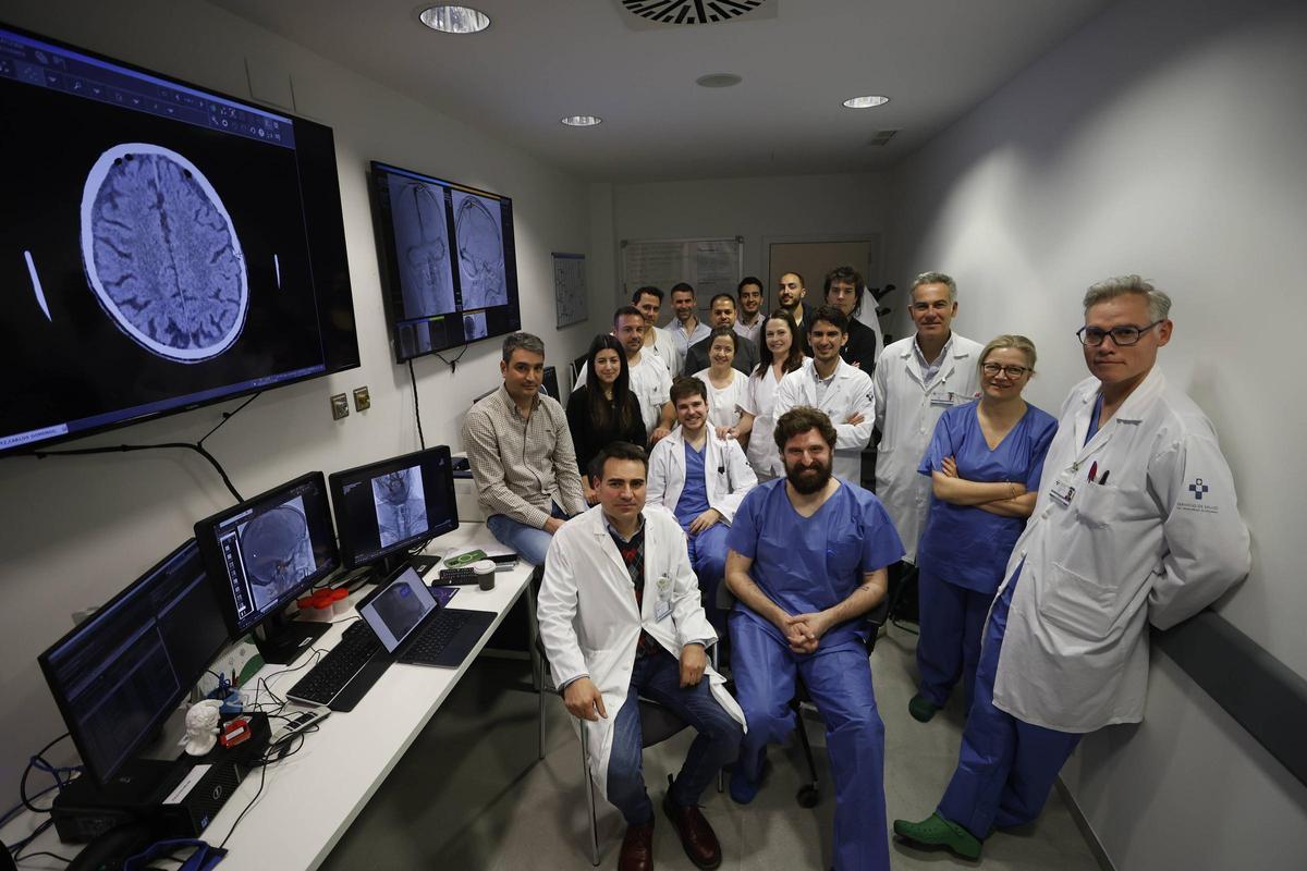 El equipo de las jornadas reunido en una de las salas del HUCA.