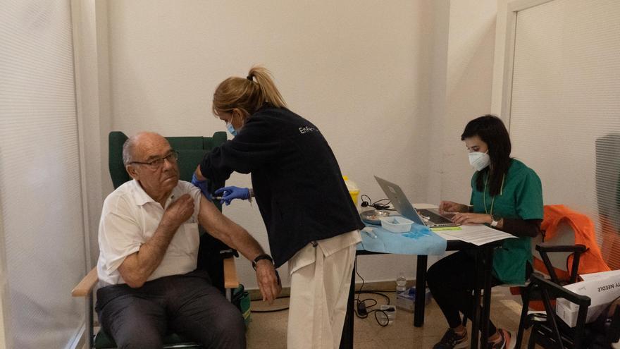 La cuarta parte de los zamoranos de más de 60 años, vacunados contra COVID y gripe