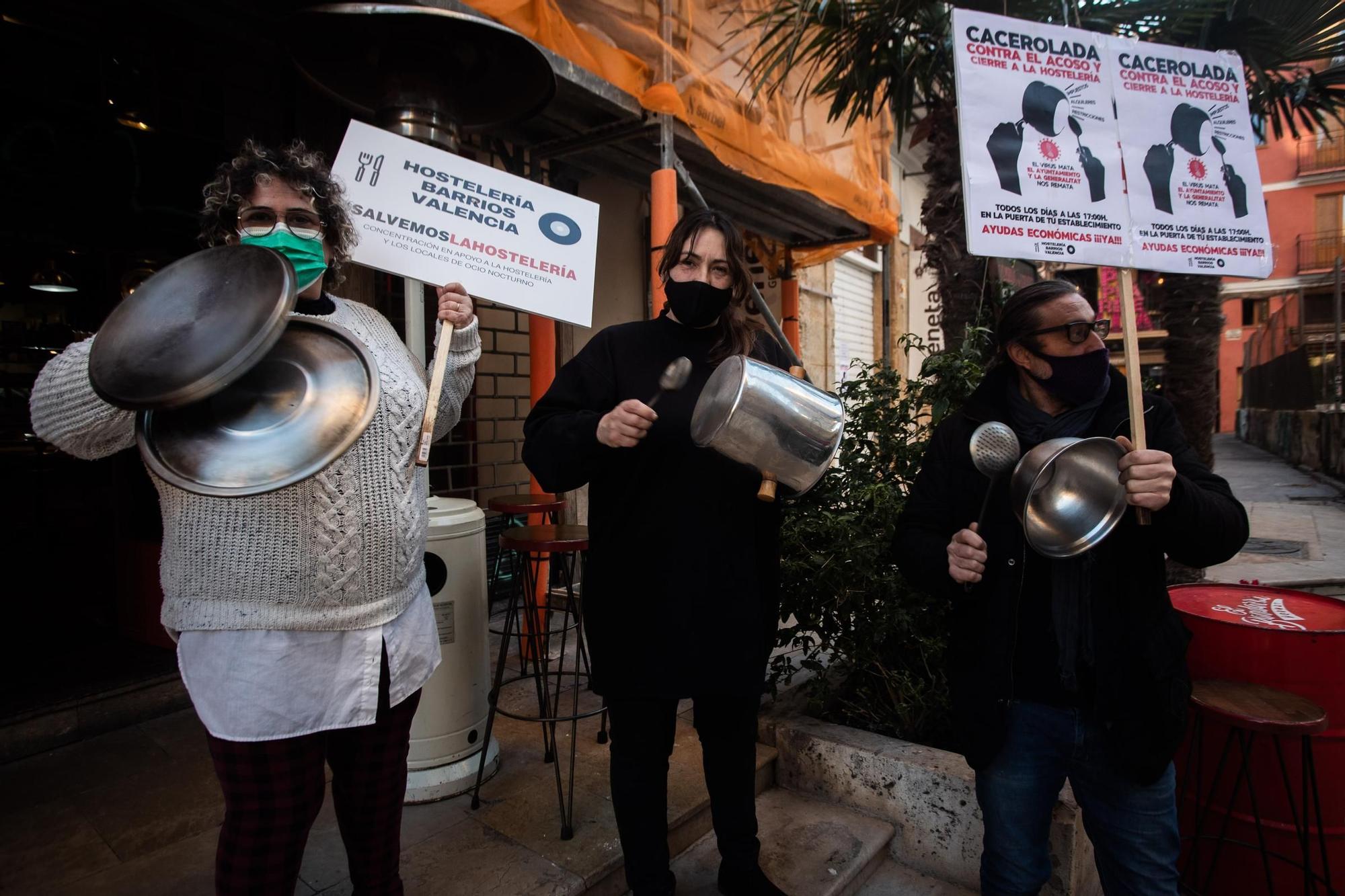 Cacerolada de la hostelería en contra del cierre a las 17 horas