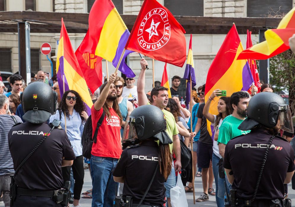 Tensión entre partidarios y detractores del referéndum en Alicante