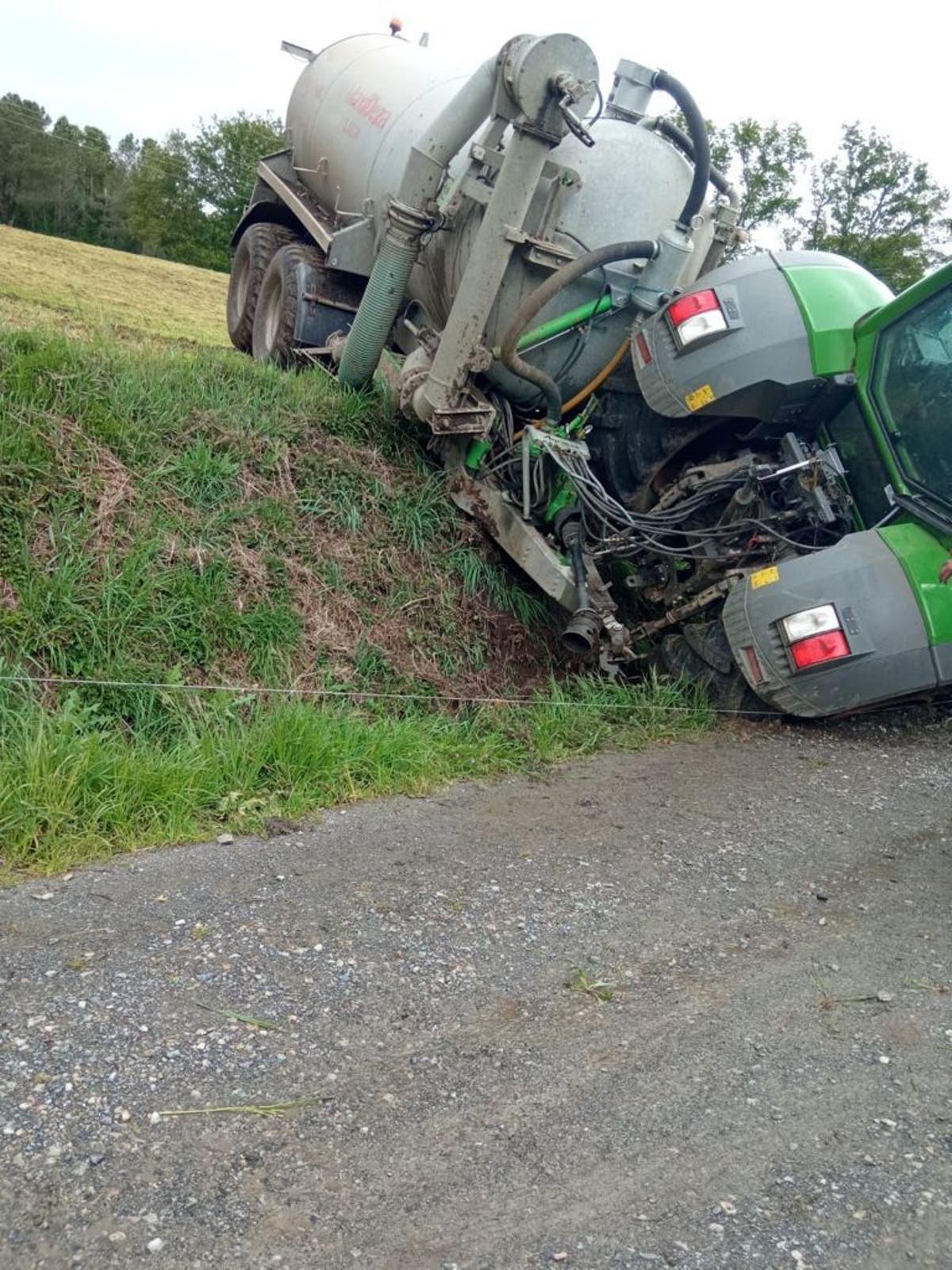Tractor de Cobideza accidentado en Gresande.