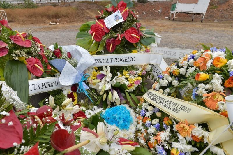 25-06-2019 TELDE. Depositan las coronas por el niño Abimael Cabrera Morillo, que falleció durante las fiestas de San Juan, en el solar de la zona ferial  | 25/06/2019 | Fotógrafo: Andrés Cruz