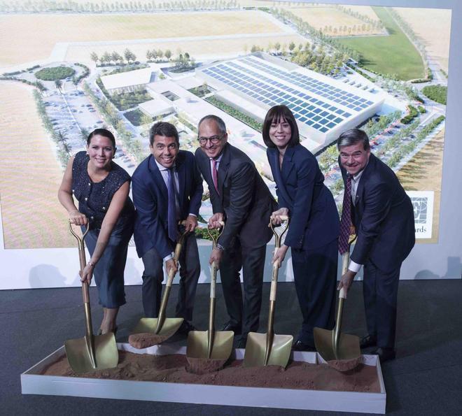 Primera piedra de la planta Edwards Lifesciencies