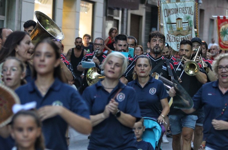 Pasacalles festero en Elche tras la Cridà