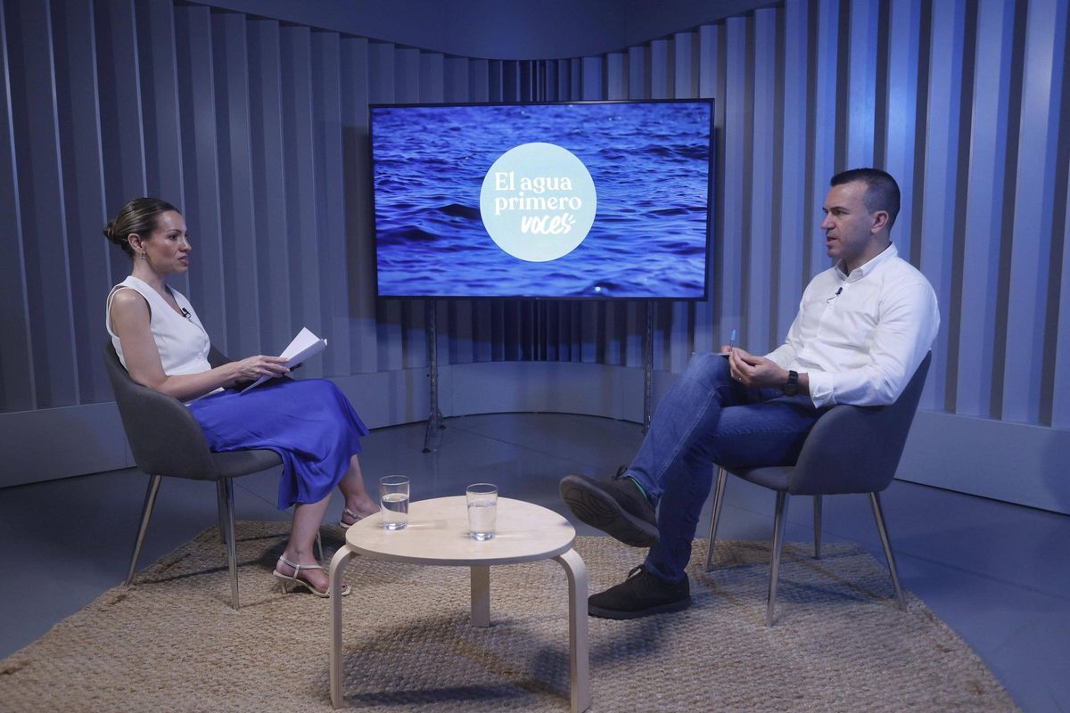 Silvia Tomás, periodista y directora de Relaciones Institucionales de Prensa Ibérica en Valencia, entrevista a Vicent Mompó, presidente de la Diputación de València.