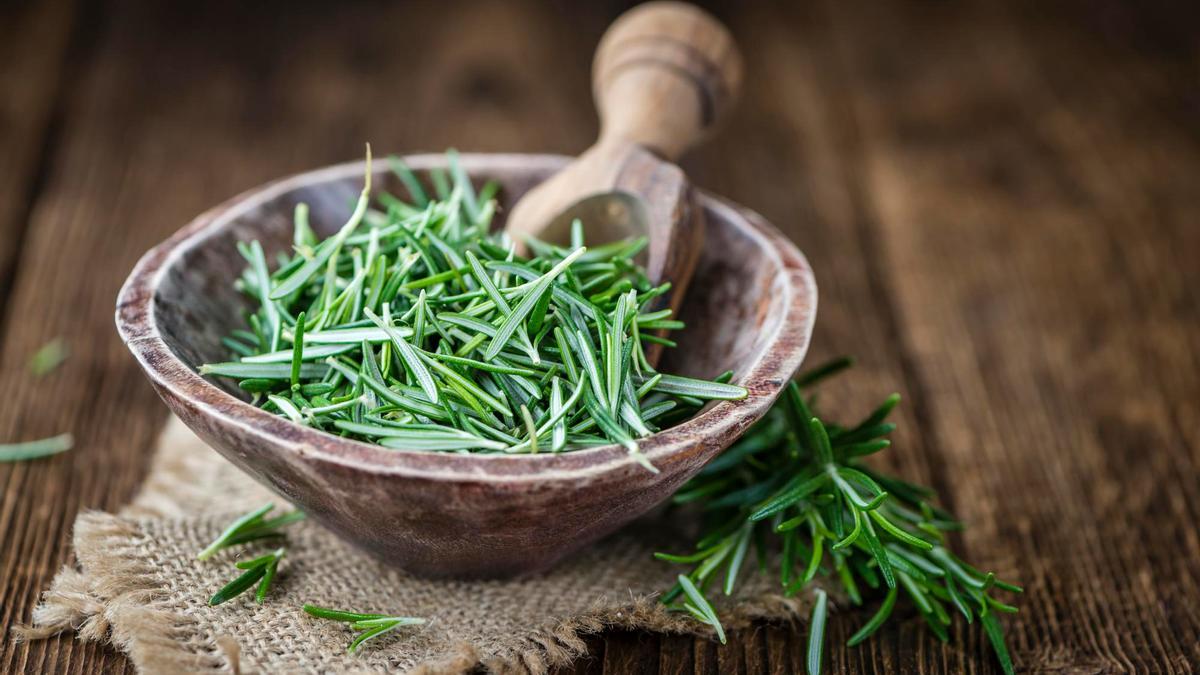 Adiós a las canas (para siempre) con este tinte natural de