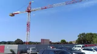 “Entrar a este edificio ruinoso es un peligro”: vecinos de Artà exigen reanudar las obras del centro de salud