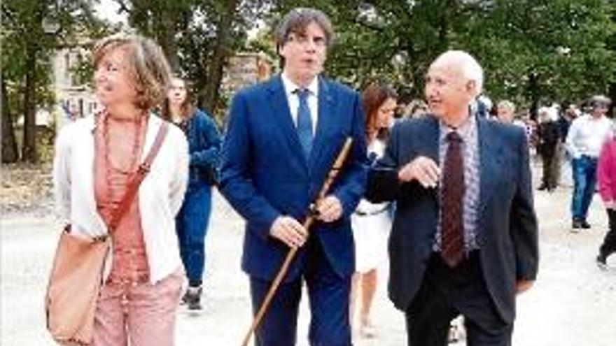 Puigdemont amb la consellera Borràs i l&#039;alcalde d&#039;Aguilar de Segarra.