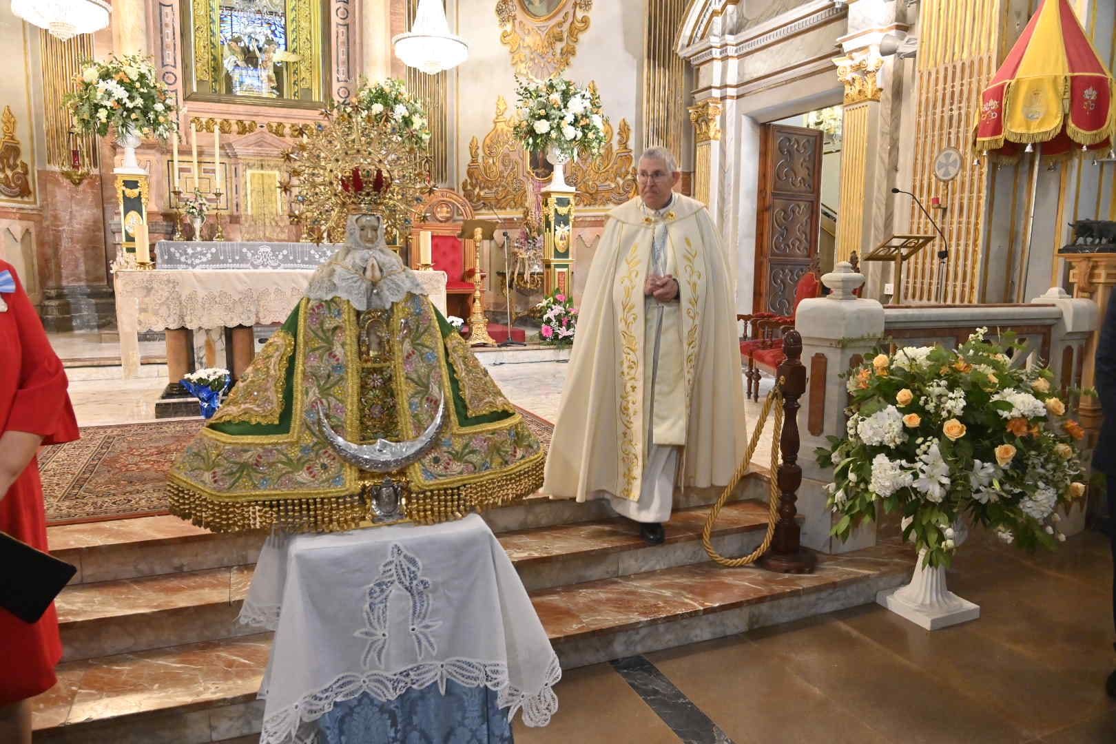 Castelló muestra su devoción por Lledó con el tradicional Paso por el Manto