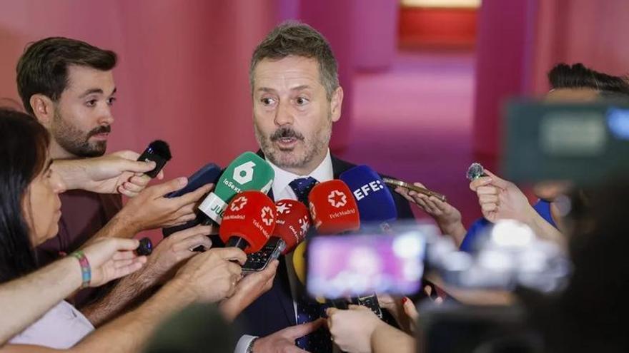 Isi y Balliu dan un paso al frente para representar al vestuario