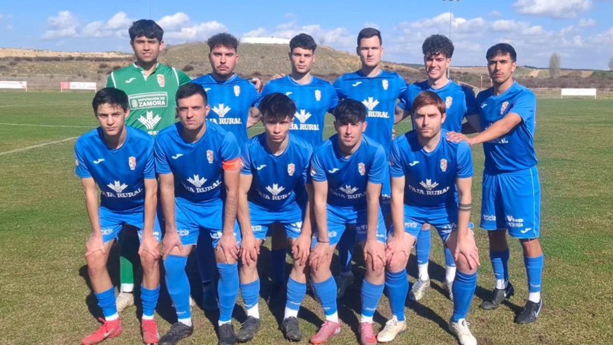 Formación del CD Villaralbo «B» en Fresno de la Ribera. | CEDIDA