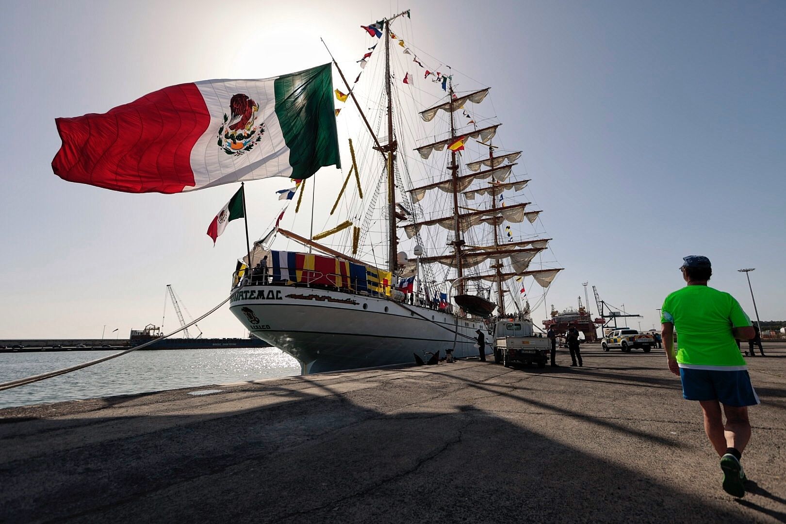 Llegada al Puerto de Santa Cruz del buque escuela mejicano Cuauhtémoc