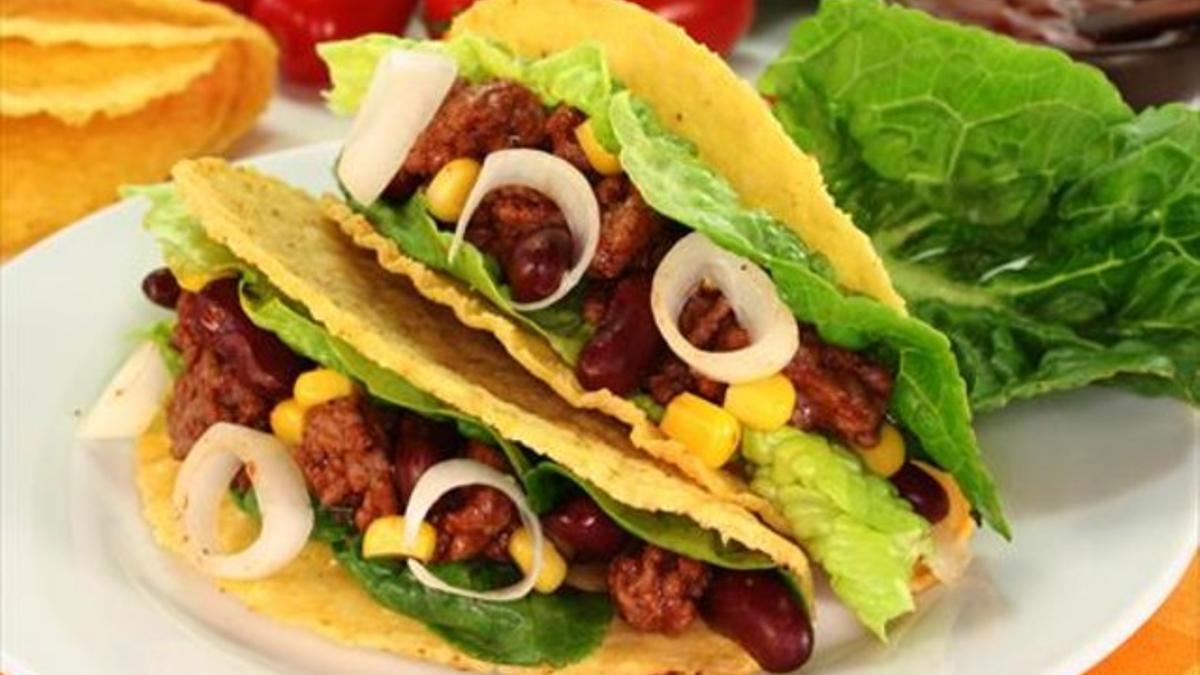 Tacos con carne molida, frijoles y maíz.