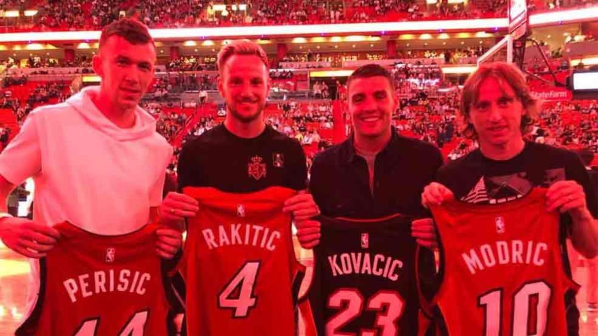 Ivan Rakitic, junto a sus compatriotas en el partido Miami Heat - New York Knicks