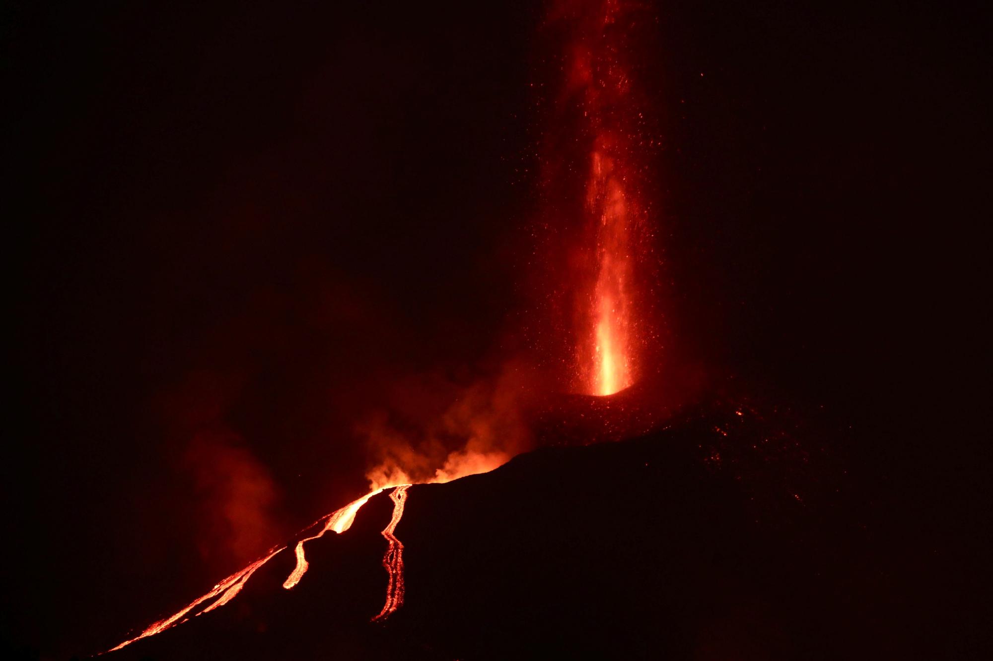 El volcán de Cumbre Vieja en La Palma  este viernes, visto desde La Laguna.
