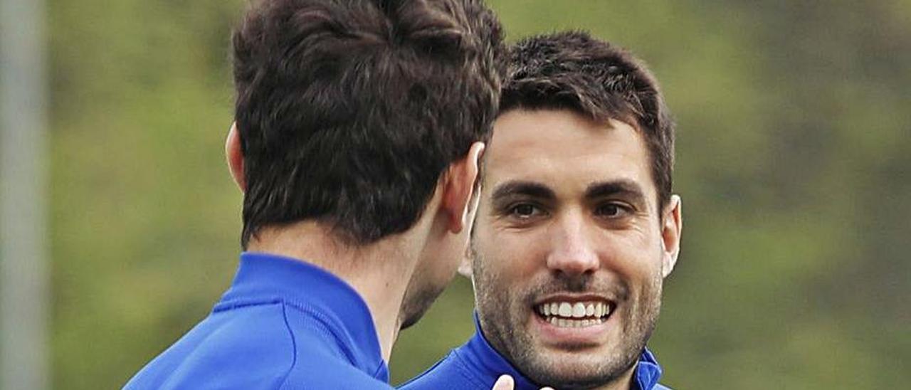 Diegui, con Borja Sánchez, durante un entrenamiento en El Requexón. | L. M.