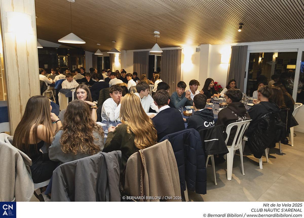 El restaurante del club se llenó de deportistas.