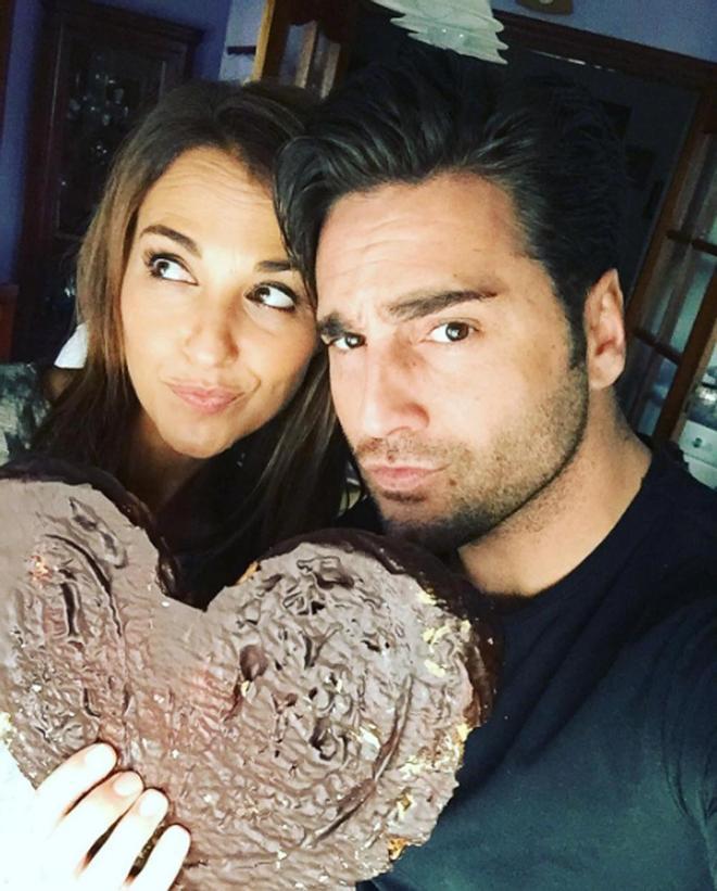 Paula Echevarría y David Bustamante, con una palmera de chocolate prenavideña