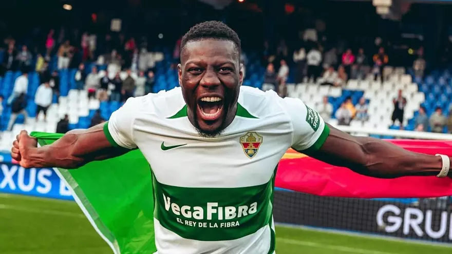 Bambo Diaby salta a la fiesta del Martínez Valero por el ascenso