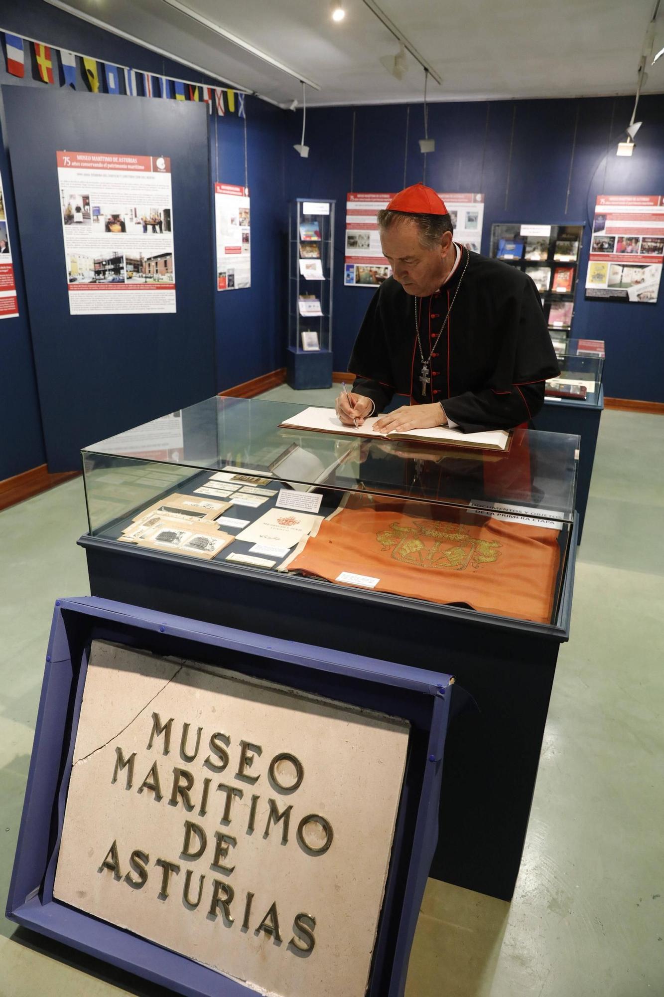 El cardenal Ángel  Fernández Artime recibe el título de Hijo Predilecto de Asturias en Luanco (Gozón)