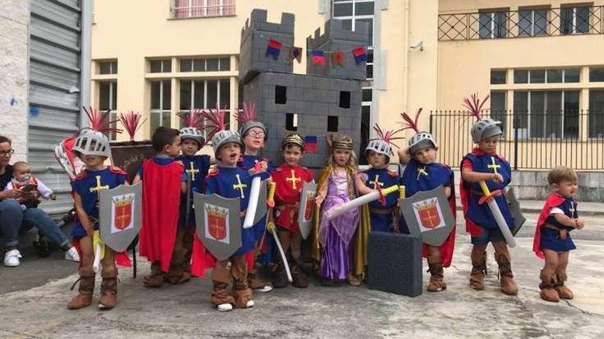 Los niños, protagonistas de las fiestas pravianas disfrazados de Rey Silo