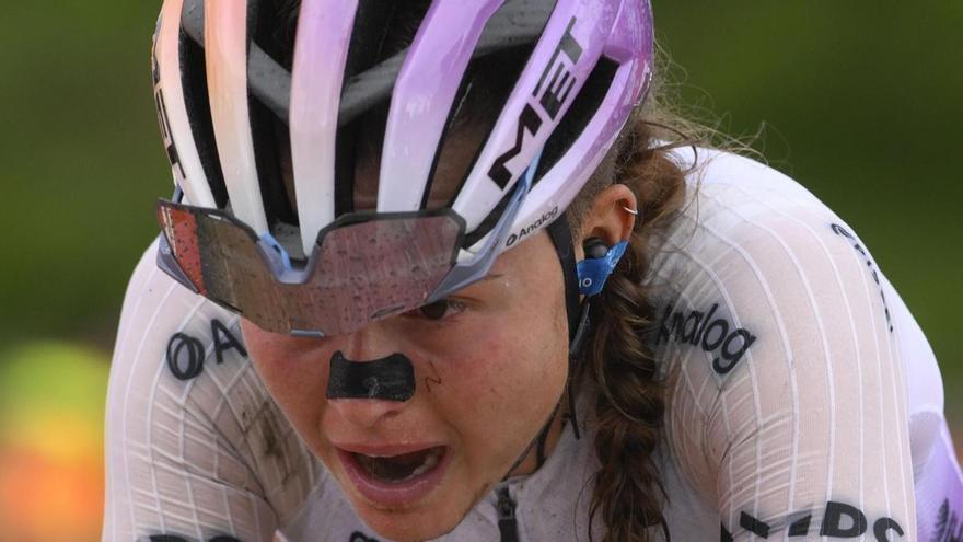 Paula Blasi hace historia en el Angliru y conquista la Vuelta a España