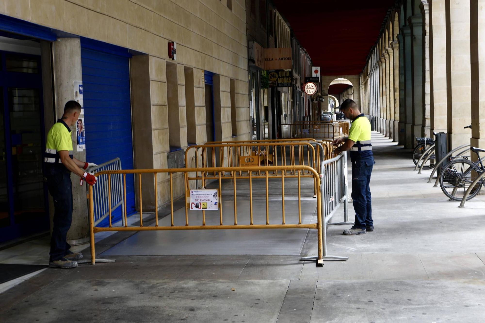 Las pruebas para mejorar el suelo de la calle Marqués de San Esteban, en imágenes