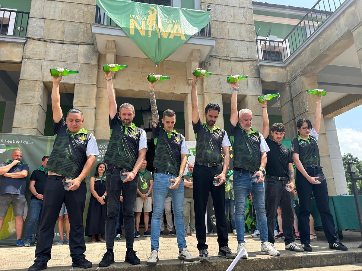 EN IMÁGENES: Concurso de escanciadores del Festival de la Sidra de Nava EN IMÁGENES: Concurso de escanciadores del Festival de la Sidra de Nava