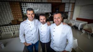 Los chefs de Disfrutar,  Mateu Casañas, Eduard Xatruch y Oriol Castro.