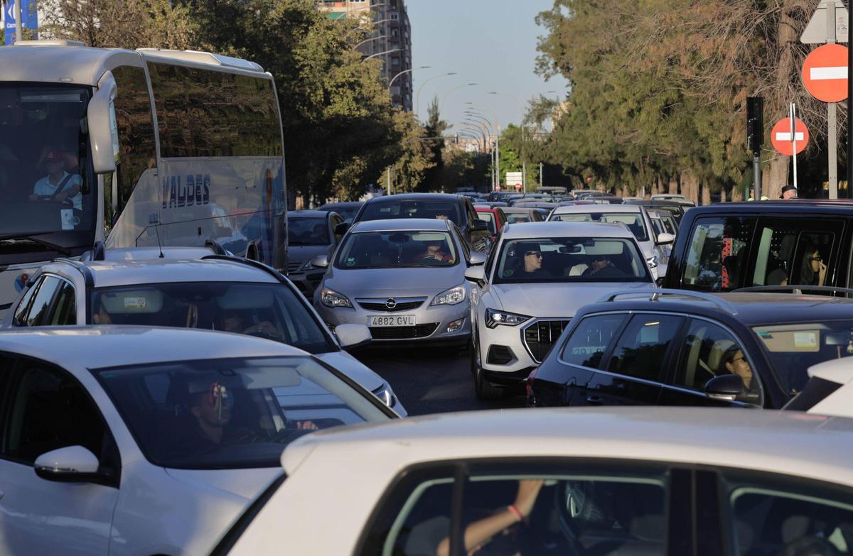Atasco en uno de los accesos a València