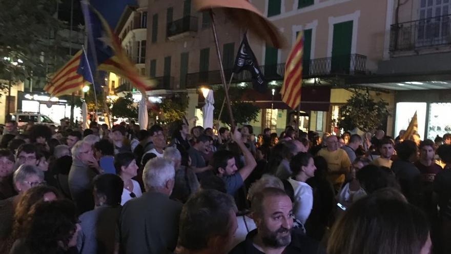 300 personas defienden en Manacor el referéndum catalán