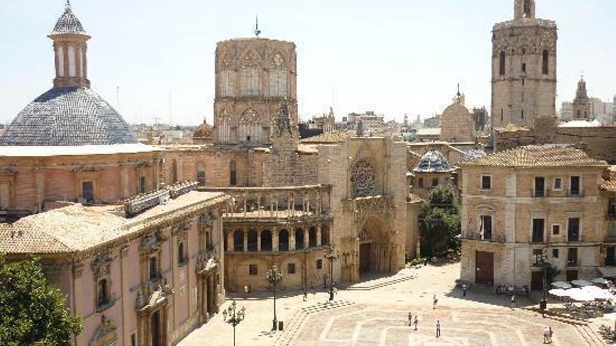 La Plaza de la Virgen, retocada por ordenador, tuiteada para promocionarla para rodajes de series o películas