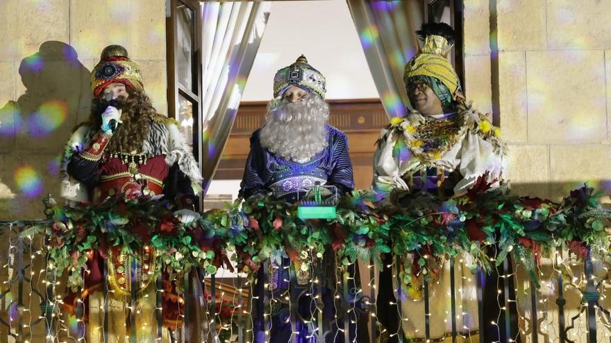 Vídeo: Cabalgata de Castellón, la ilusión vence al frío