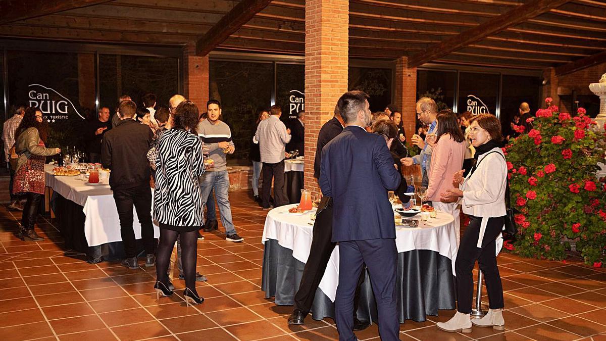 Els participants a l’acte en el sopar relacional que es va fer al restaurant Can Puig | AIDA MAJORAL
